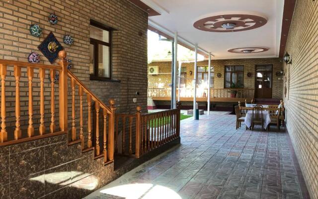 Saroy Guest house