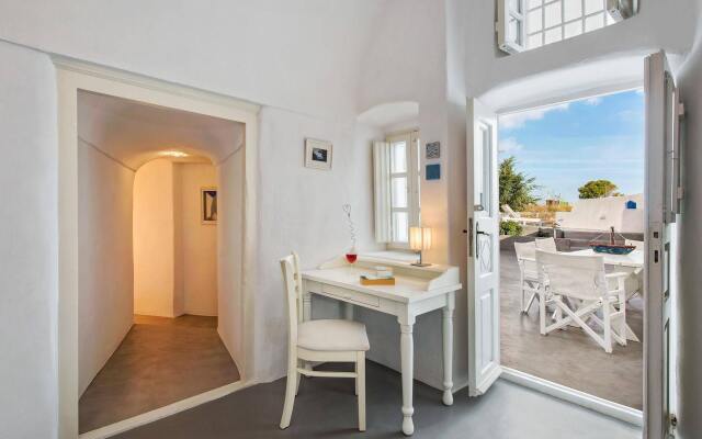 White Cave Private Villa