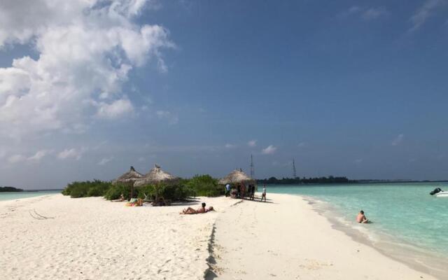 Thoddoo White Sand Inn