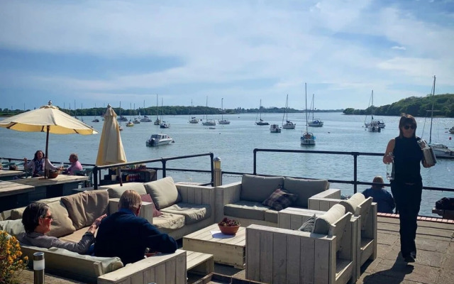 3BR Stylish Home Sea View Walk to East Wittering