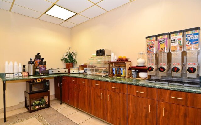 Americas Best Value Inn Louisville