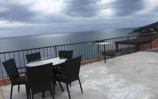 Romantic Studio Flat Near Seashore in Ulcinj