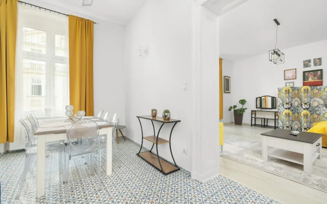 Yellow Apartment in Bytom by Renters