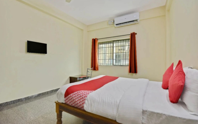 OYO 13043 Sree Sai Suites