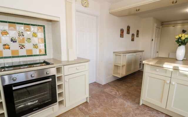 11 Glyn Garth Mews