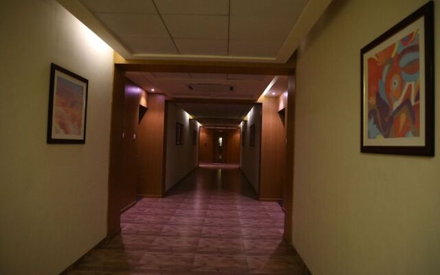 Neel's City Resort