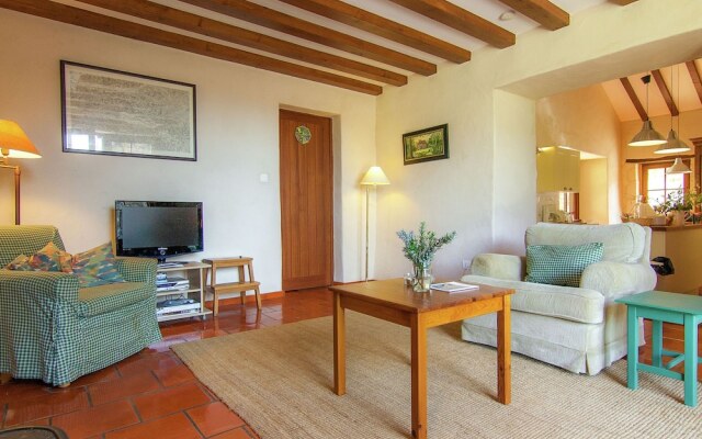 Marvelous Holiday Home in Issac With Swimming Pool