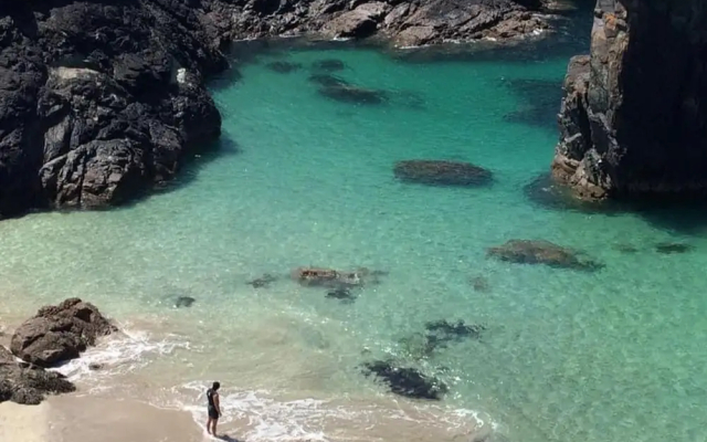 Kitty Unique 60s Caravan set in Pretty Garden