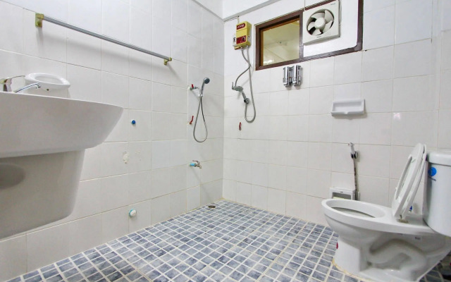 OYO 909 Guiding Star Resort