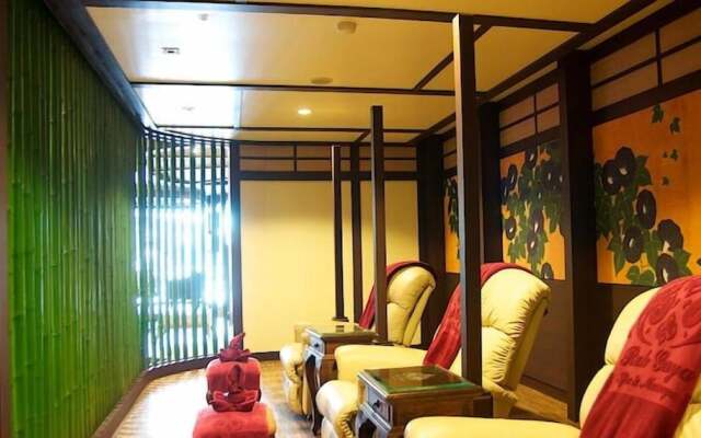 Jolly Suites Petkasem