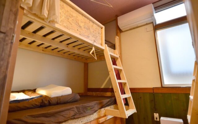 Good Trip Hostel & Bar