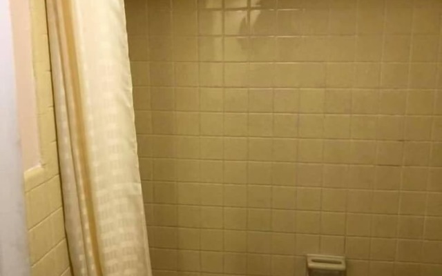 Scottish Inn & Suites