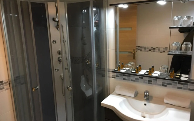 Au Charme du Lac Piscine & Spa 2