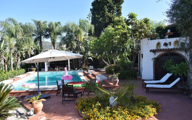 Suite Margherita With Private Garden and Shared Pool