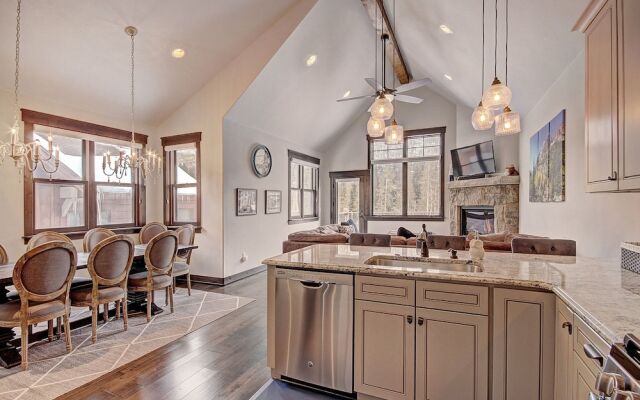 78 Alders Townhouse with Heated Garage by RedAwning