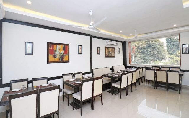 OYO 27921 Hotel Shalimar