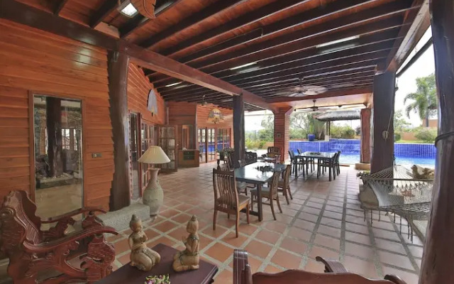 Presidential Thai Villa