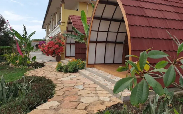 Mario Hotel and Cafe