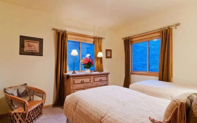 Abode at Gamble Oak in Solamere