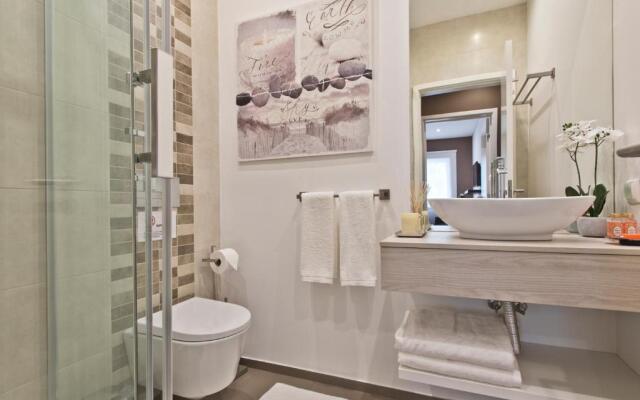 Central Apartment 127 by Saboia Collection