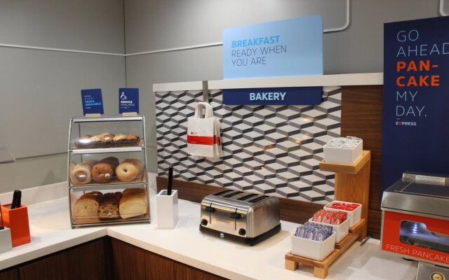 Holiday Inn Express & Suites Mansfield by IHG