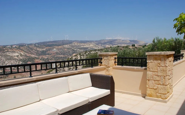 Charming 3 bedroom villa 'EZ02' with beautiful views, communal pool and resort facilities, Zephyros Village on Aphrodite Hills Resort