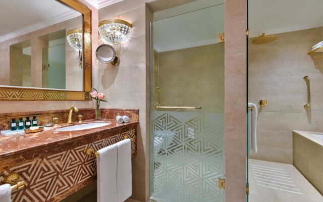 Sheraton Grand Doha Resort & Convention Hotel