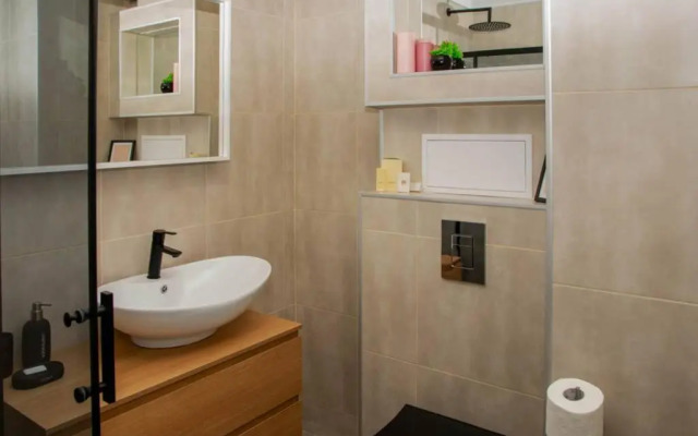 Super luxurious & spacious designer apartment.