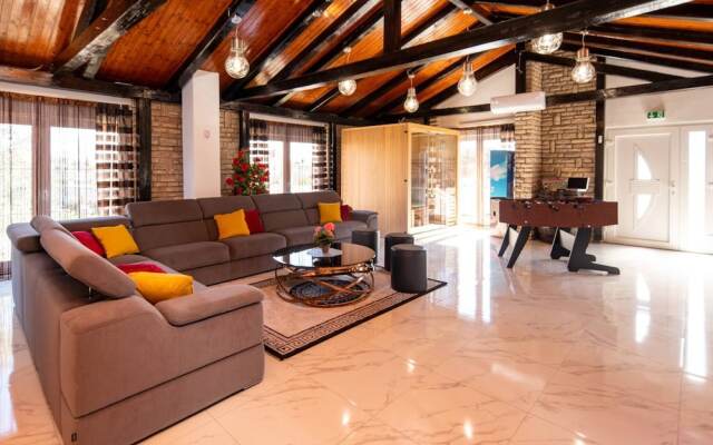 Xxxl Villa Ancora For 262 Guests