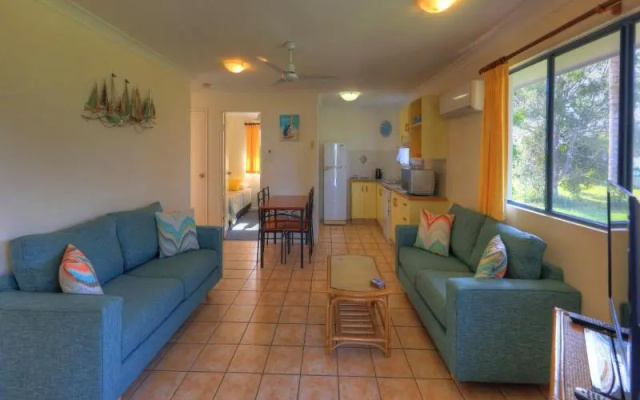 Dolphin Waters Apartment – Guest Rooms – Tin Can Bay