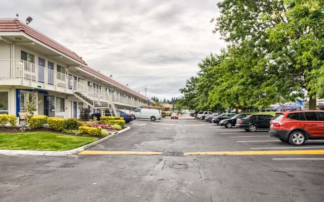 Motel 6 Everett, WA - South