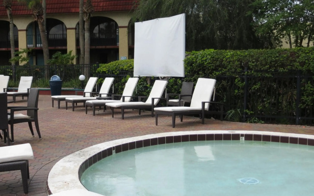Maingate Lakeside Resort