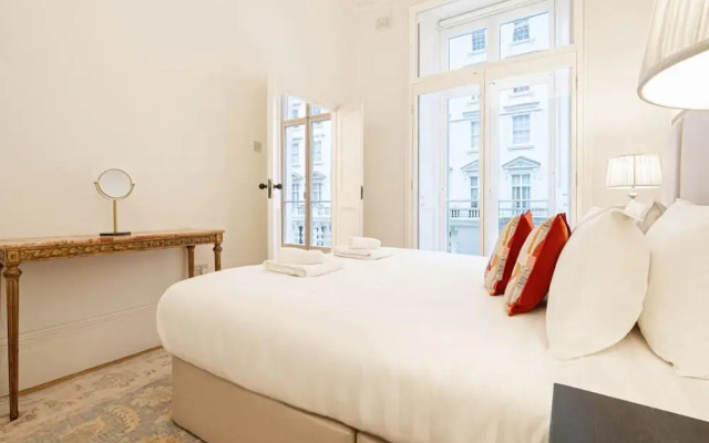 Beautiful Belgravia Apartment by Underthedoormat
