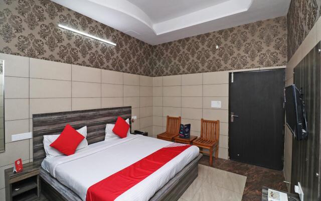 OYO 8616 Hotel Inderlok