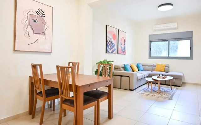 Simple 1BR in the city center by HolyGuest