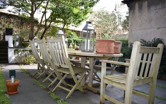 2 Bedroom Apartment With Garden in Brighton