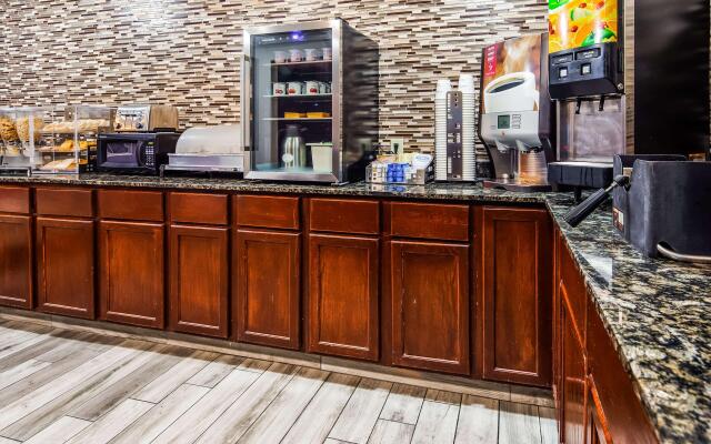 SureStay Plus Hotel by Best Western Kearney Liberty North