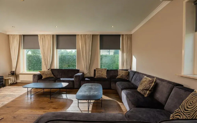 Tasteful Holiday Home With Spacious Garden