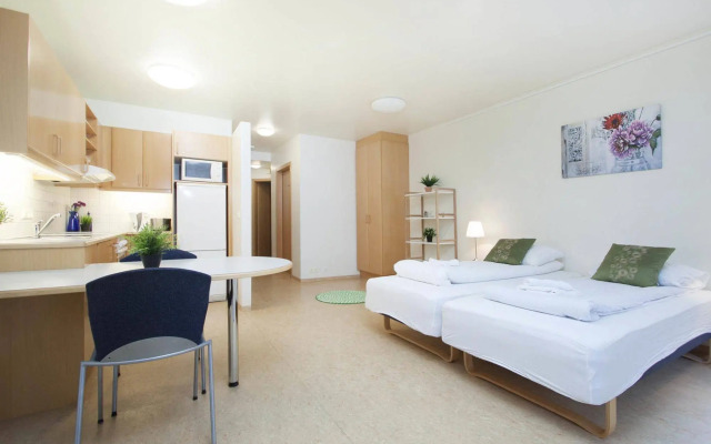 Golden Circle Apartments