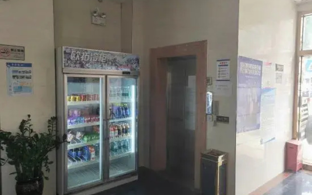 BANANA HOTEL (Shenzhen Airport Hourui Metro Station Branch)
