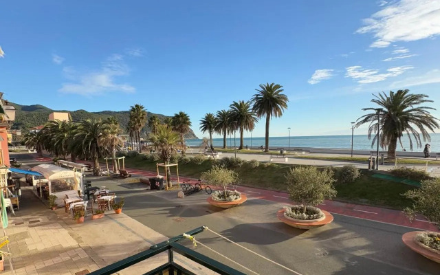 ALTIDO Great Flat with Balcony & Sea View near Beach