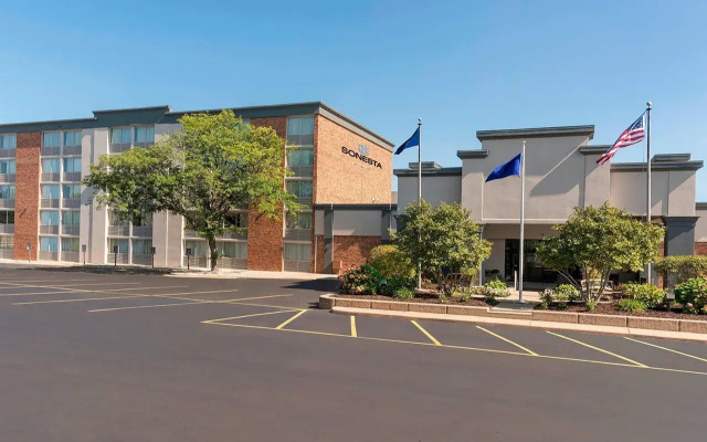 Sonesta Hotel Grand Rapids Airport