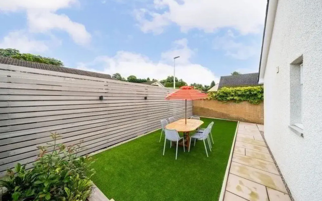 Newhall Gardens - Botanical Bliss