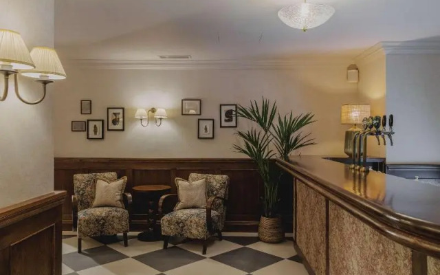 Queen s Hotel