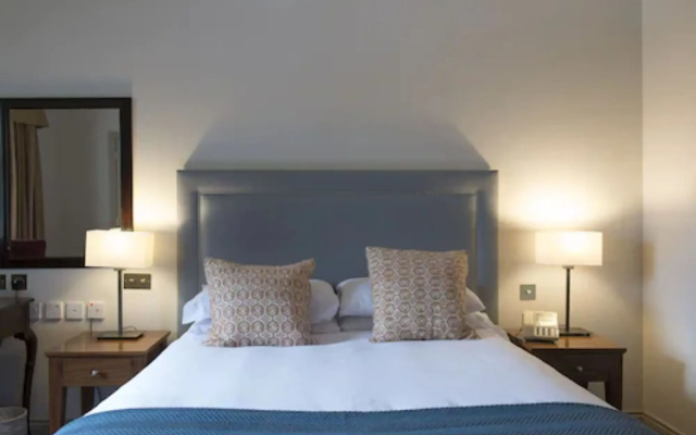 Bush Hotel Farnham
