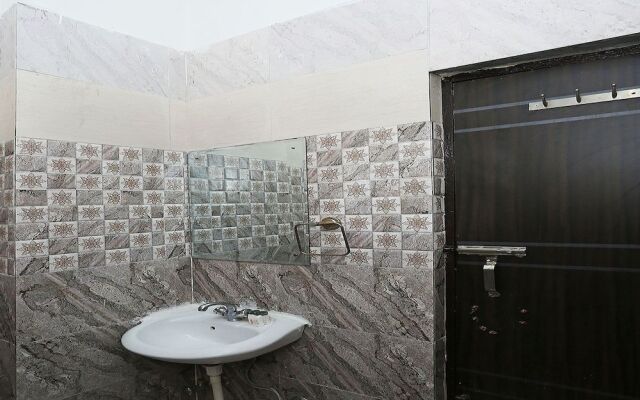 OYO 11405 Hotel Tej Palace