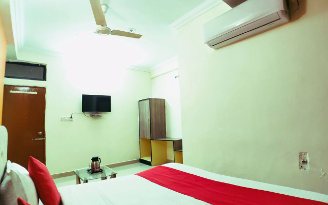 Hotel 4 Seasons by OYO Rooms