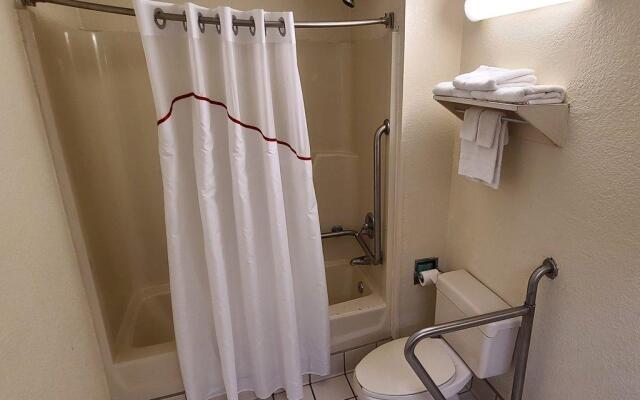 Red Roof Inn & Suites Cornelius – Lake Norman