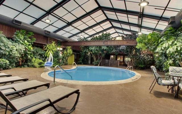 Greenfield Inn and Suites Elizabethtown, KY I65 Exit 94