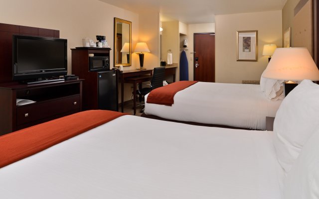 Holiday Inn Express Portland South-Lake Oswego, an IHG Hotel